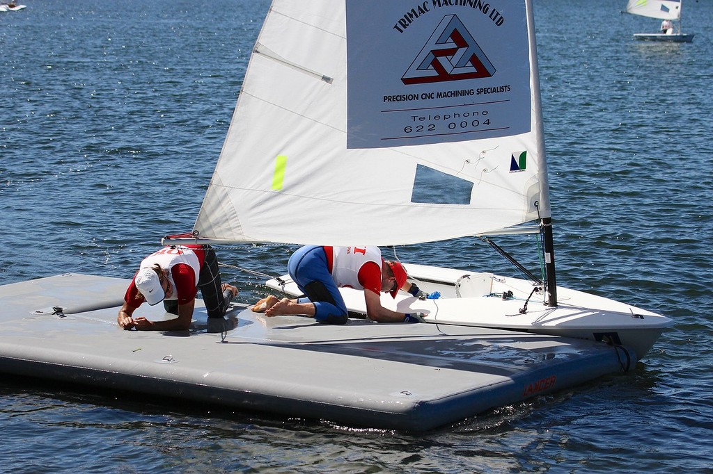 Crew change - OKI 24hrs Race 2013, Lake Pupuke © Richard Gladwell www.photosport.co.nz